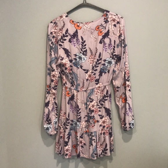 Adorable long sleeve summer minkpink dress - Picture 2 of 2